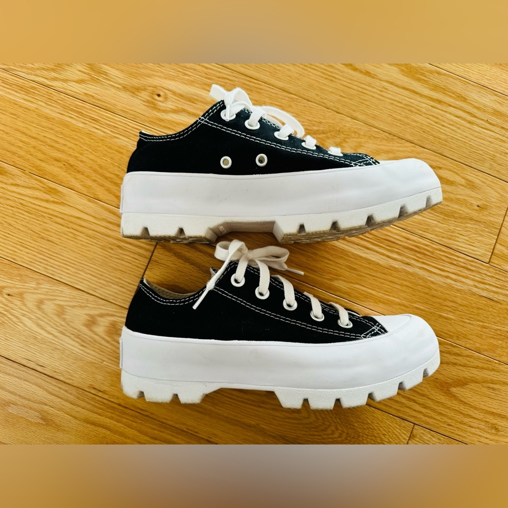 Converse All Star lift platform low top canvas shoe